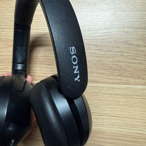 Sony WH-XB910N Wireless Noise-Canceling Headphones - Black - Picture 4 of 7
